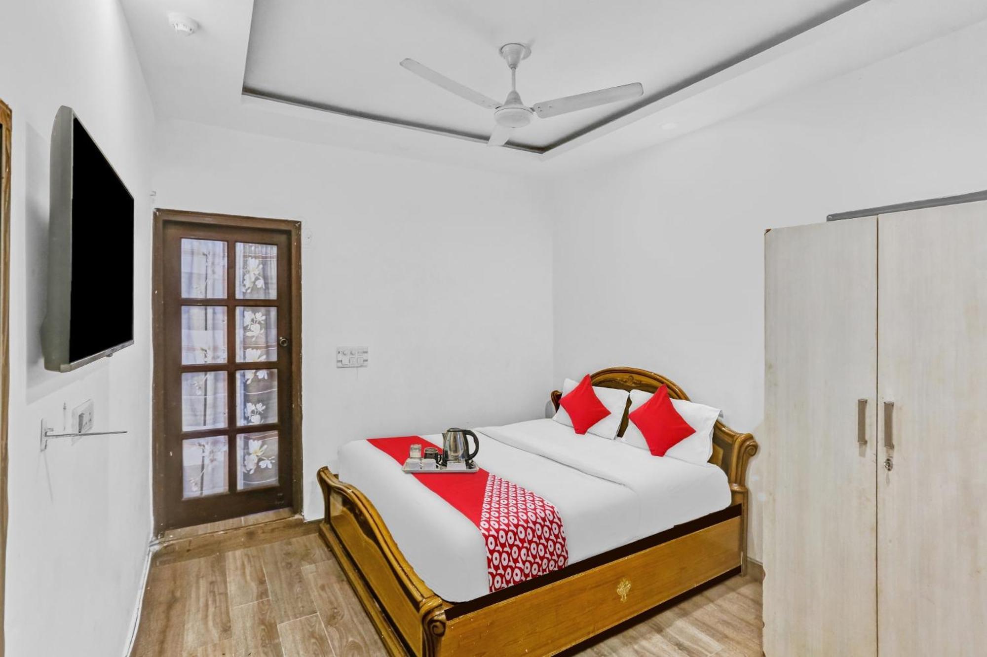 Hotel O Jangpura 4*